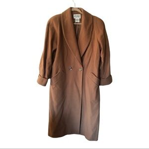 Beautiful Women’s Full length 100 wool light/Cream color Size 12 Made In US